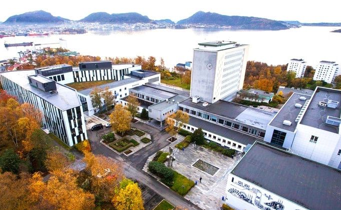 Referanseprosjekt innen skoler malt av Christensen & Heimdal i Bergen